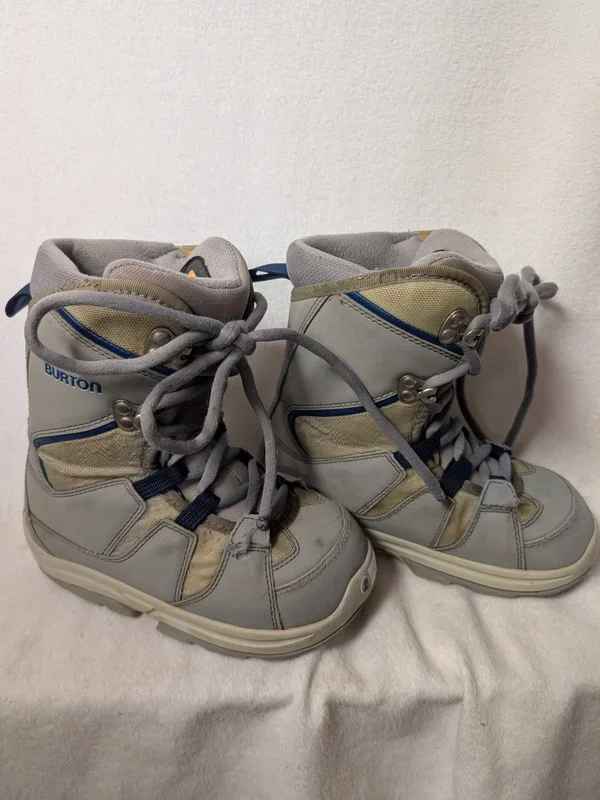 Burton Moto Kids Snowboard Boots Size 3 Gray Used