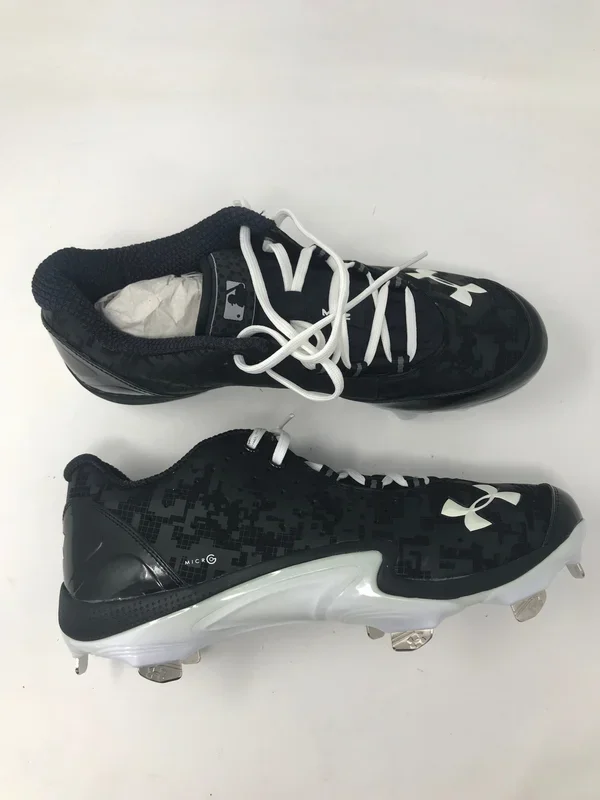 New Under Armour Men’s Natural Low ST Metal Baseball Cleats Black/White Men 8