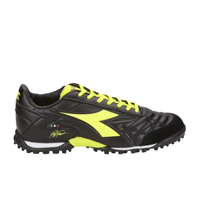 Open Box Diadora Maracana 18 TF – Size 7