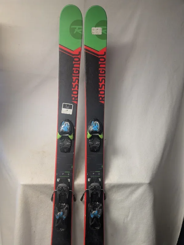 Rossignol Smash 7 Skis w/Marker Bindings Size 150 Black Used