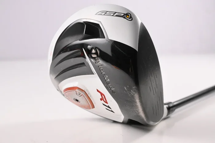 Taylormade R11 Driver / 9 Degree / Regular Flex Fujikura Blur 60 Shaft