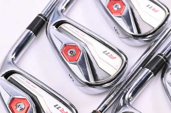 Taylormade R11 Irons / 4-PW+GW+SW / Regular Flex KBS 90 Shafts