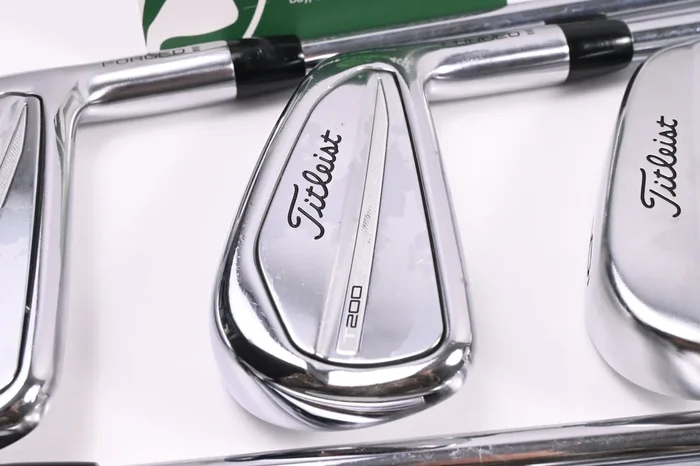 Titleist T150/T200 Combo Irons / 4-PW / Stiff Flex AMT Red S300 Shafts