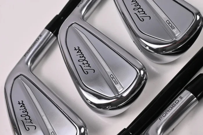 Titleist T200 2023 Irons / 4-PW / Regular Flex Tensei AV Red AM(2) Shafts