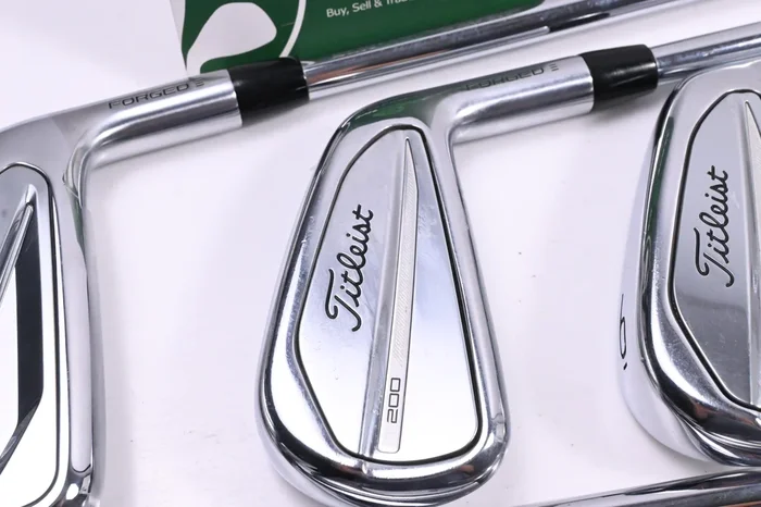 Titleist T200/T150 Combo Irons / 4-PW / Stiff Flex AMT Red S300 Shafts